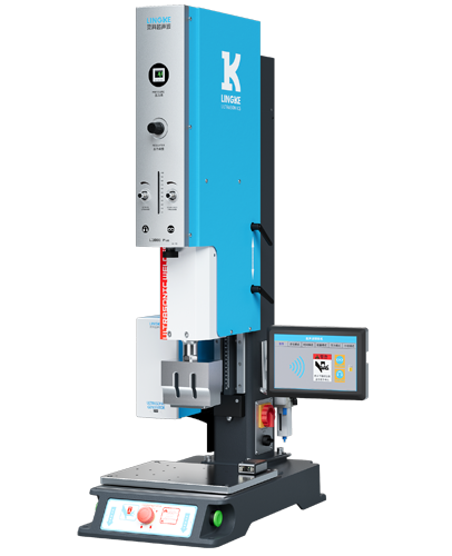 伺服超聲波塑料焊接機(jī) 15kHz-3000/4000W L3000 ServoⅡ 超聲波頻率：15/20kHz        超聲波功率：2000W / 3000W /4000W  焊接模式：8種焊接模式：手動、時間、能量、停振、絕對行程、相對行程、多行程、Xn模式  特點(diǎn)：互聯(lián)網(wǎng)遠(yuǎn)程運(yùn)維；底模焊接件偵測；超大人機(jī)交互界面；精密多段行程控制；精密多段速度控制；精密多段壓力控制；無縫對接MES系統(tǒng)；智能振幅分階；焊接數(shù)據(jù)存儲導(dǎo)入導(dǎo)出；支持分屏監(jiān)視；詳細(xì)運(yùn)行狀態(tài)監(jiān)視